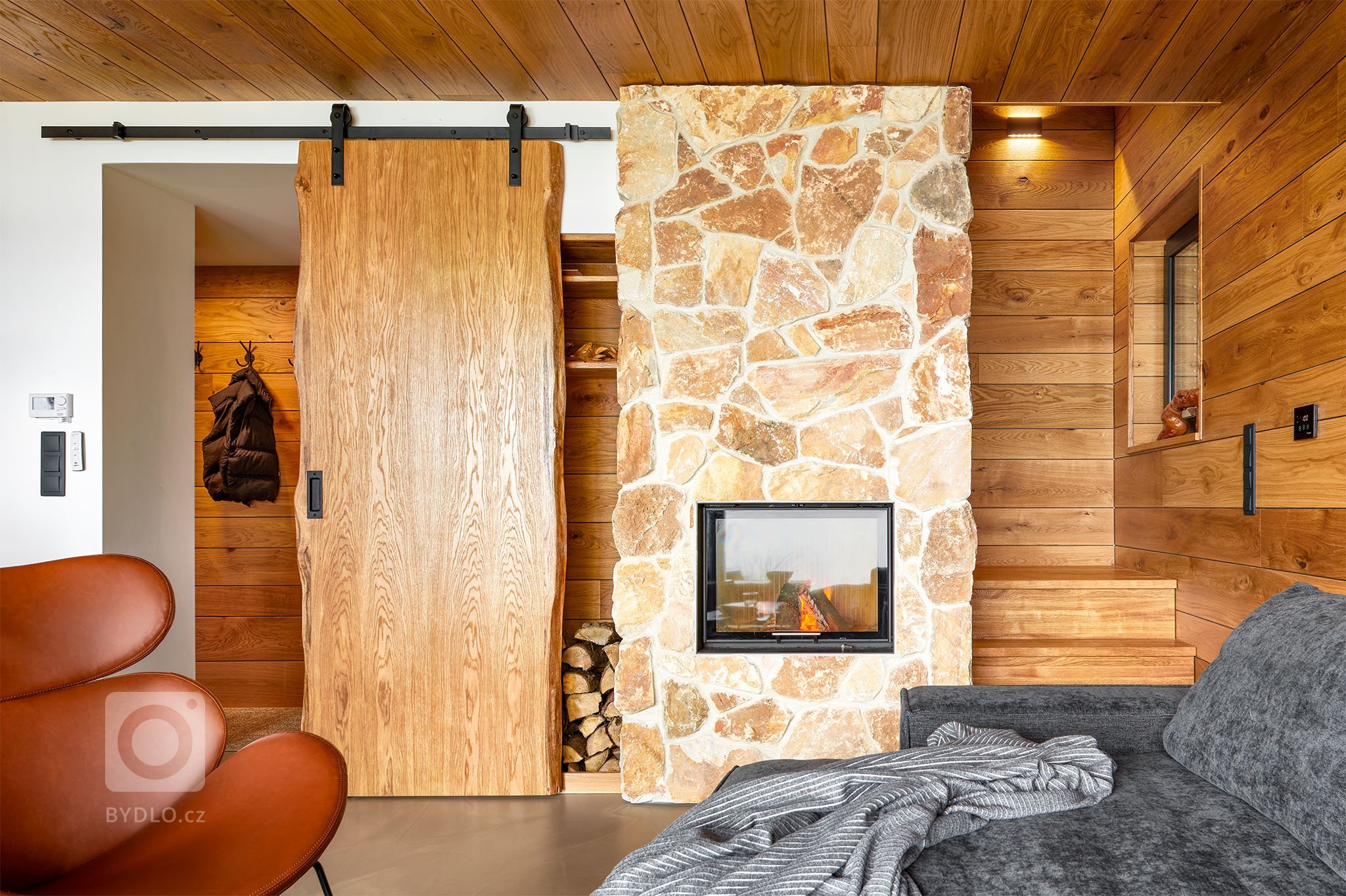 Chata po prarodičích měla již své nejlepší roky za sebou a vyžadovala kompletní rekonstrukci. Po dlouhém zvažování bylo nakonec majitelem rozhodnuto, že místo…