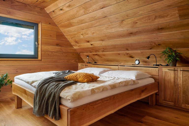 Chata po prarodičích měla již své nejlepší roky za sebou a vyžadovala kompletní rekonstrukci. Po dlouhém zvažování bylo nakonec majitelem rozhodnuto, že místo…