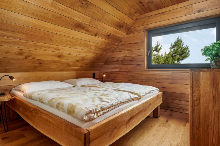 Chata po prarodičích měla již své nejlepší roky za sebou a vyžadovala kompletní rekonstrukci. Po dlouhém zvažování bylo nakonec majitelem rozhodnuto, že místo…