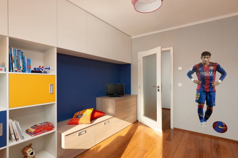 Jediným, ale zato zásadním přáním sedmiletého chlapce, zapáleného fotbalisty, bylo vytvoření dětského pokoje á la fotbalový klub FC Barcelona s možností…