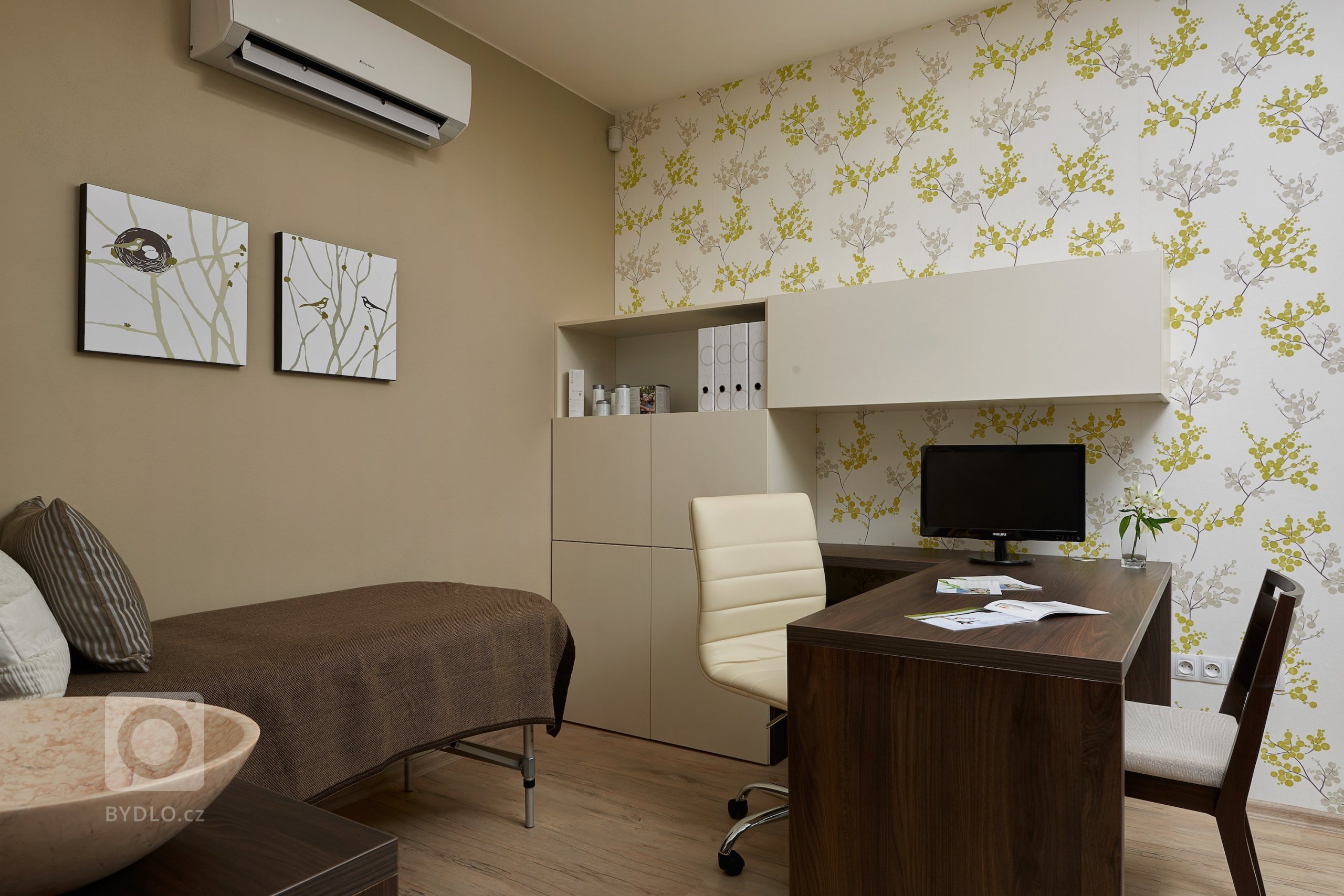 Návrh a realizace dvou kanceláří včetně zázemí a čekárny, &nbsp;situované na okraji malé obce, obklopené krásnou přírodou. Cílem tohoto projektu bylo vytvořit…