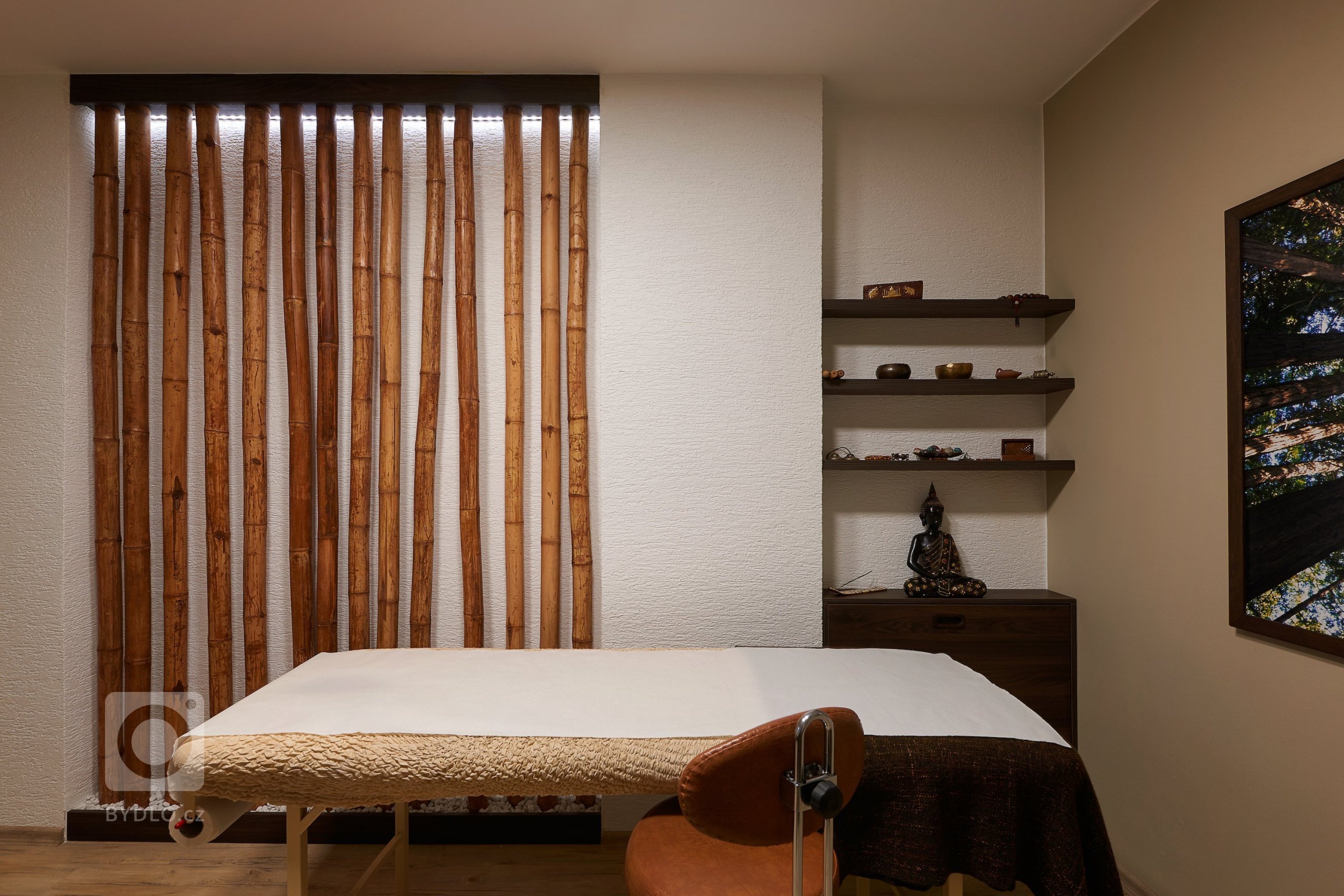 Návrh a realizace dvou kanceláří včetně zázemí a čekárny, &nbsp;situované na okraji malé obce, obklopené krásnou přírodou. Cílem tohoto projektu bylo vytvořit…