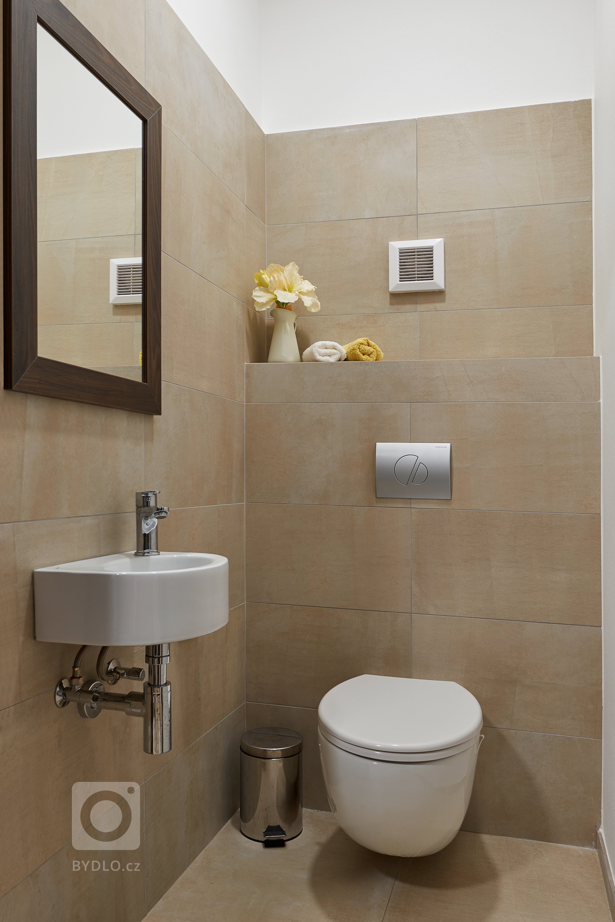 Návrh a realizace dvou kanceláří včetně zázemí a čekárny, &nbsp;situované na okraji malé obce, obklopené krásnou přírodou. Cílem tohoto projektu bylo vytvořit…