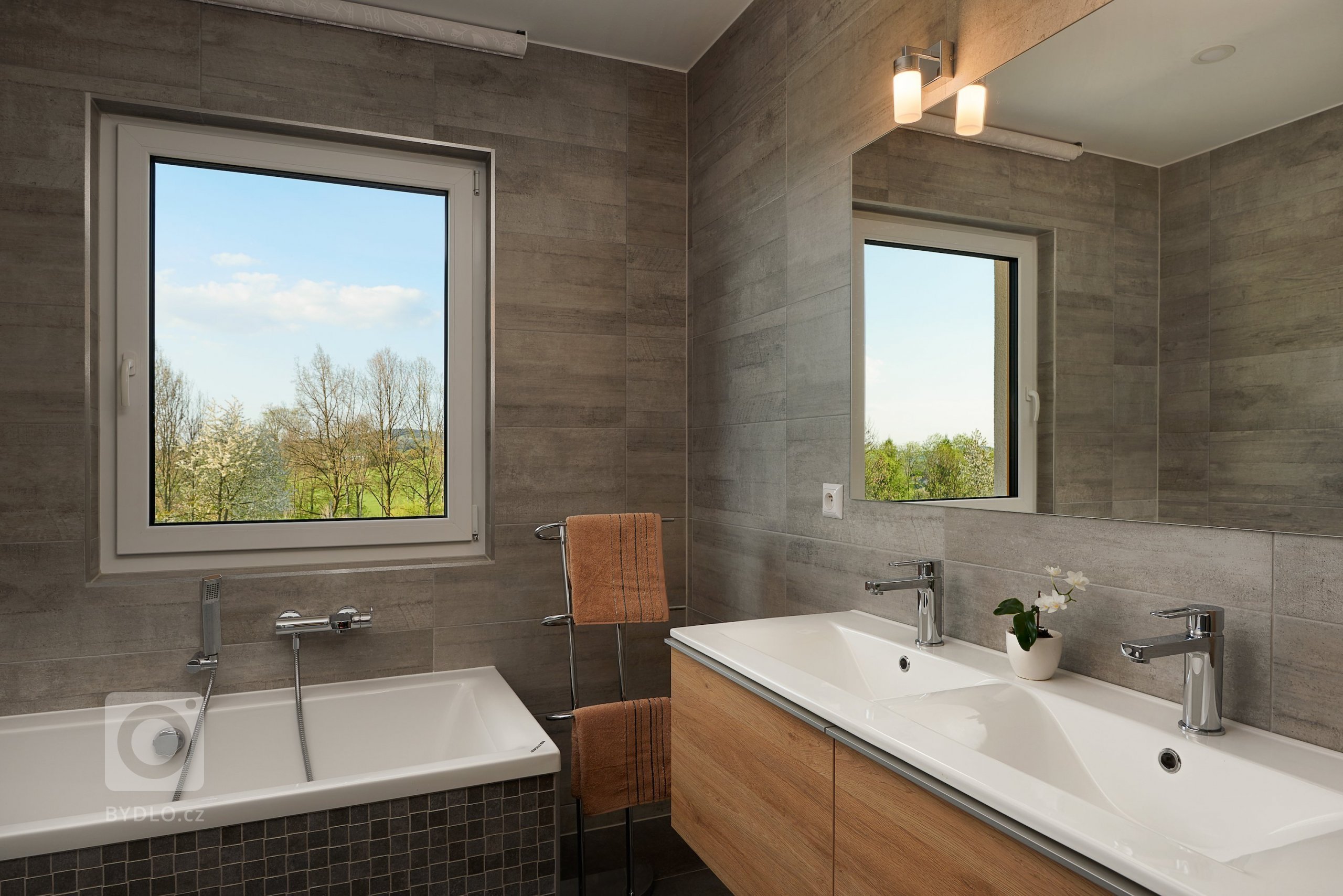 Klienti projevili zájem o komplexní návrh a realizaci interiéru rodinného domu, který je situován na okraji menší obce v satelitní zástavbě. Jejich přáním bylo…