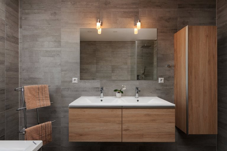 Klienti projevili zájem o komplexní návrh a realizaci interiéru rodinného domu, který je situován na okraji menší obce v satelitní zástavbě. Jejich přáním bylo…