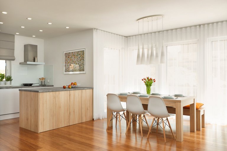 Klienti projevili zájem o komplexní návrh a realizaci interiéru rodinného domu, který je situován na okraji menší obce v satelitní zástavbě. Jejich přáním bylo…