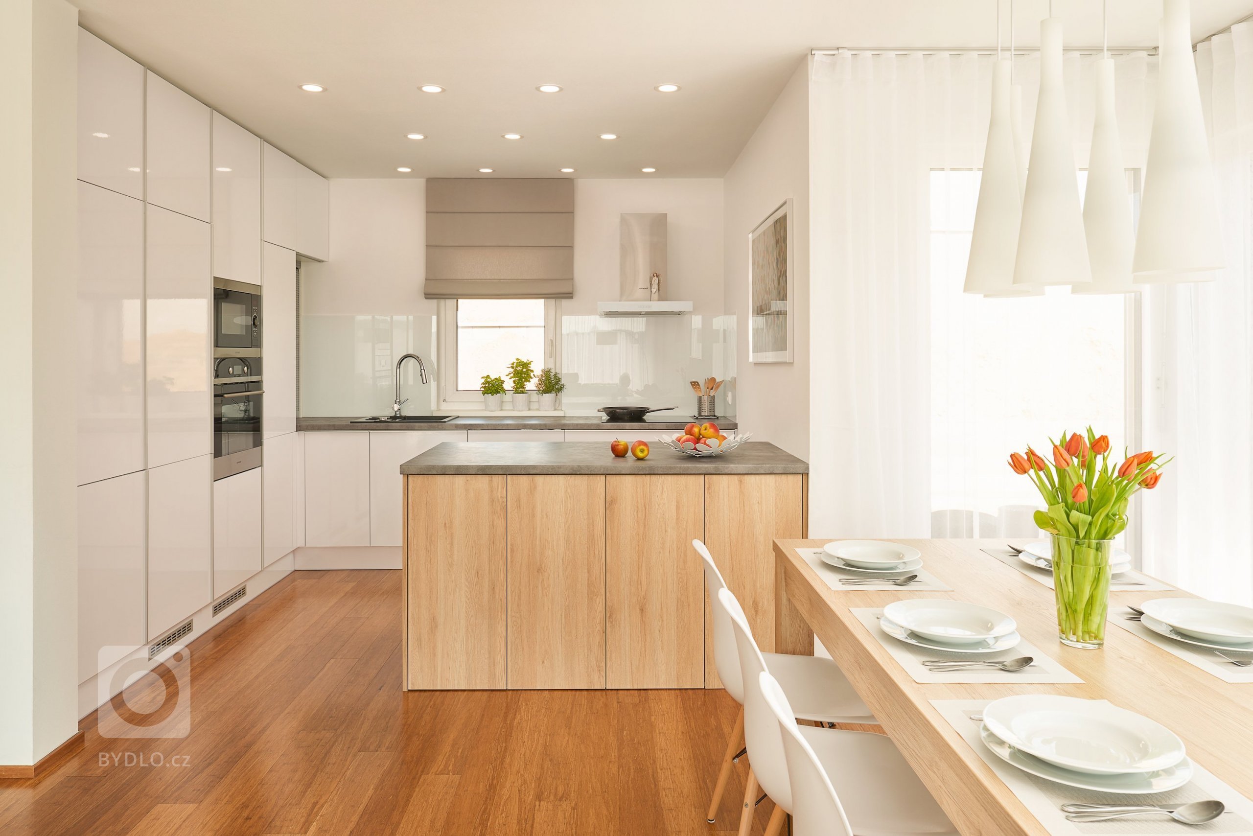 Klienti projevili zájem o komplexní návrh a realizaci interiéru rodinného domu, který je situován na okraji menší obce v satelitní zástavbě. Jejich přáním bylo…