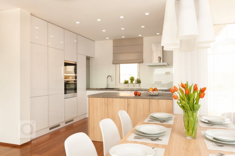 add picture to album