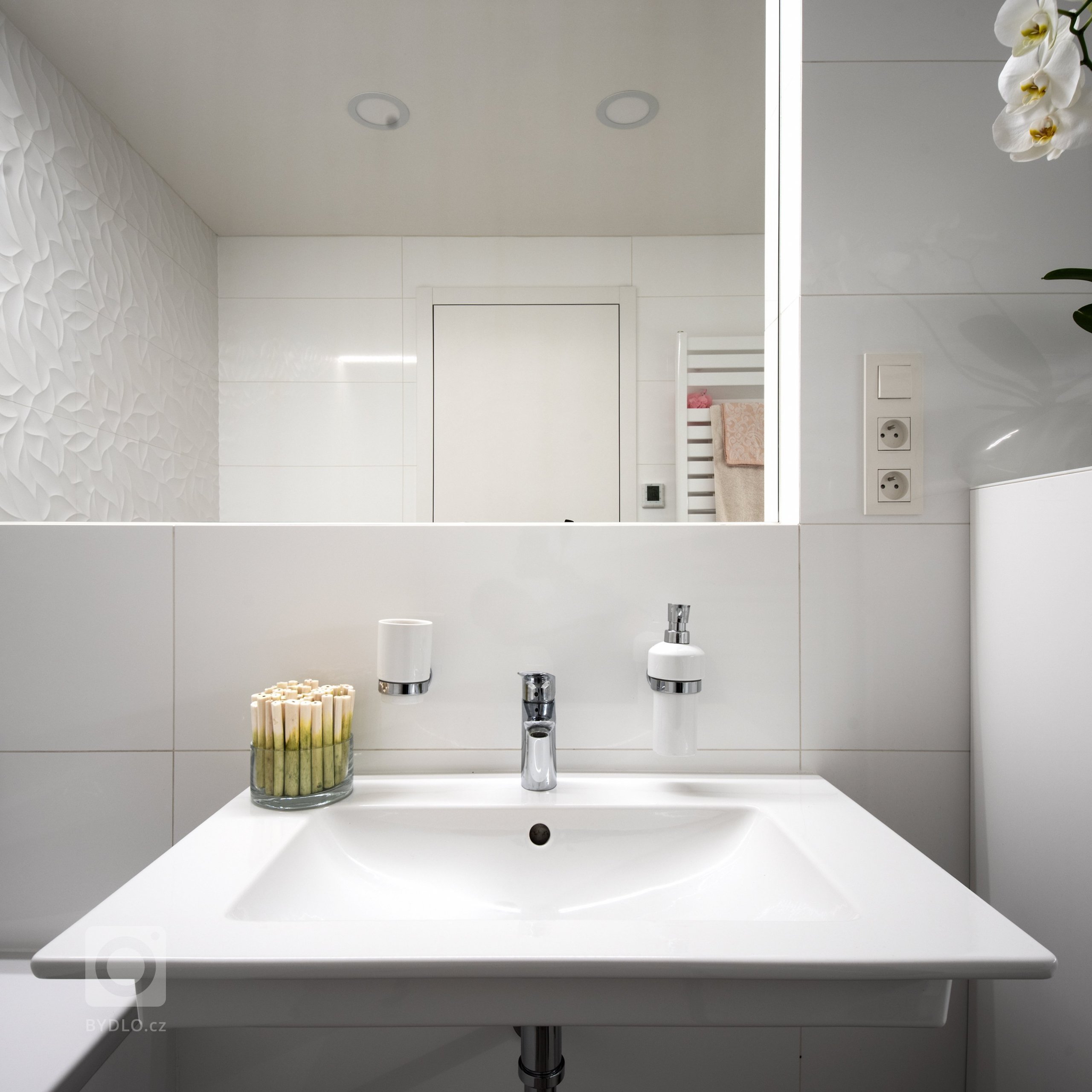 Realizace interiéru bytu o velikosti 3+kk nacházejícího se v nově realizovaném rezidenčním objektu v Praze je vytvořený s ohledem na maximální funkčnost,…