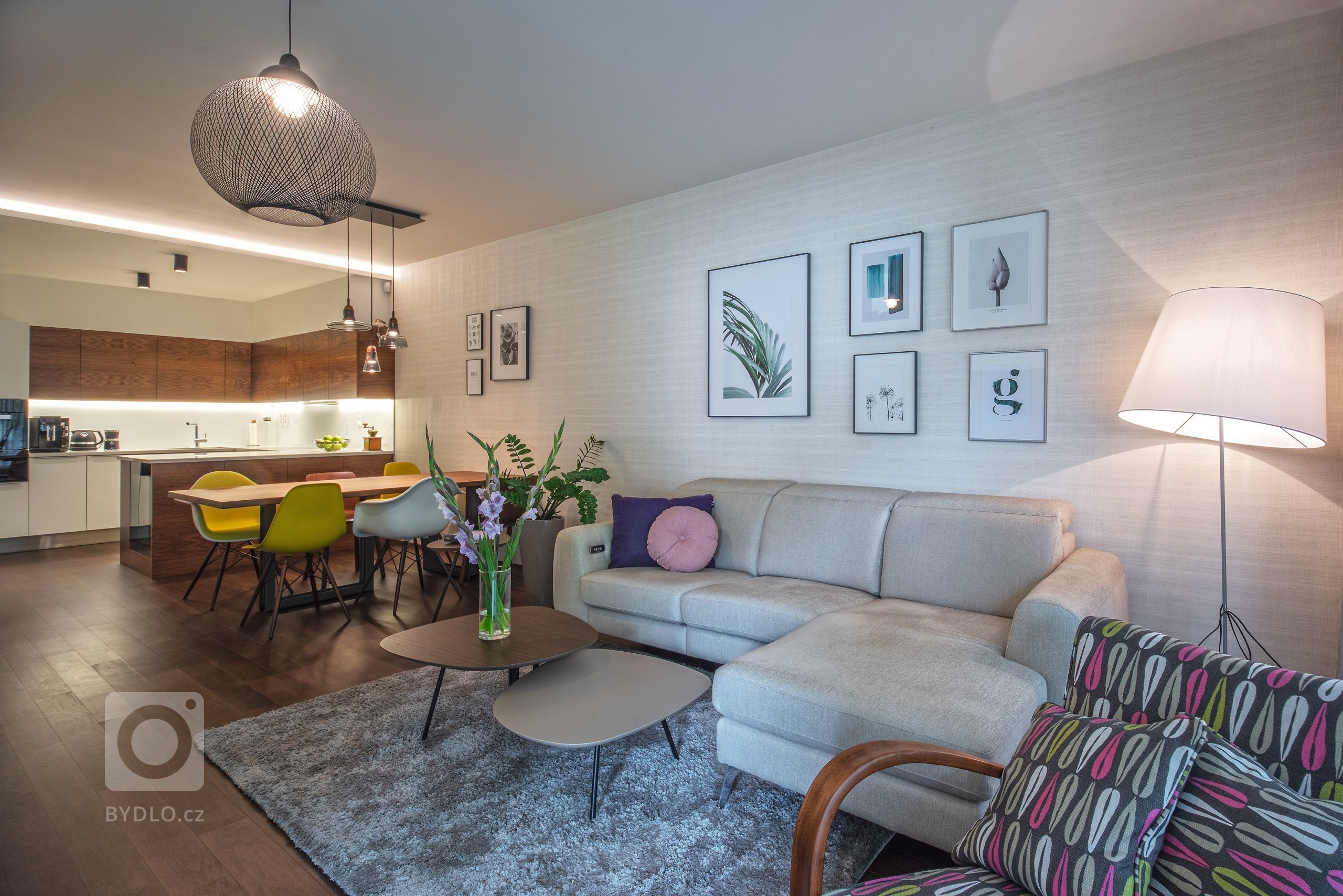 Realizace interiéru bytu o velikosti 3+kk nacházejícího se v nově realizovaném rezidenčním objektu v Praze je vytvořený s ohledem na maximální funkčnost,…