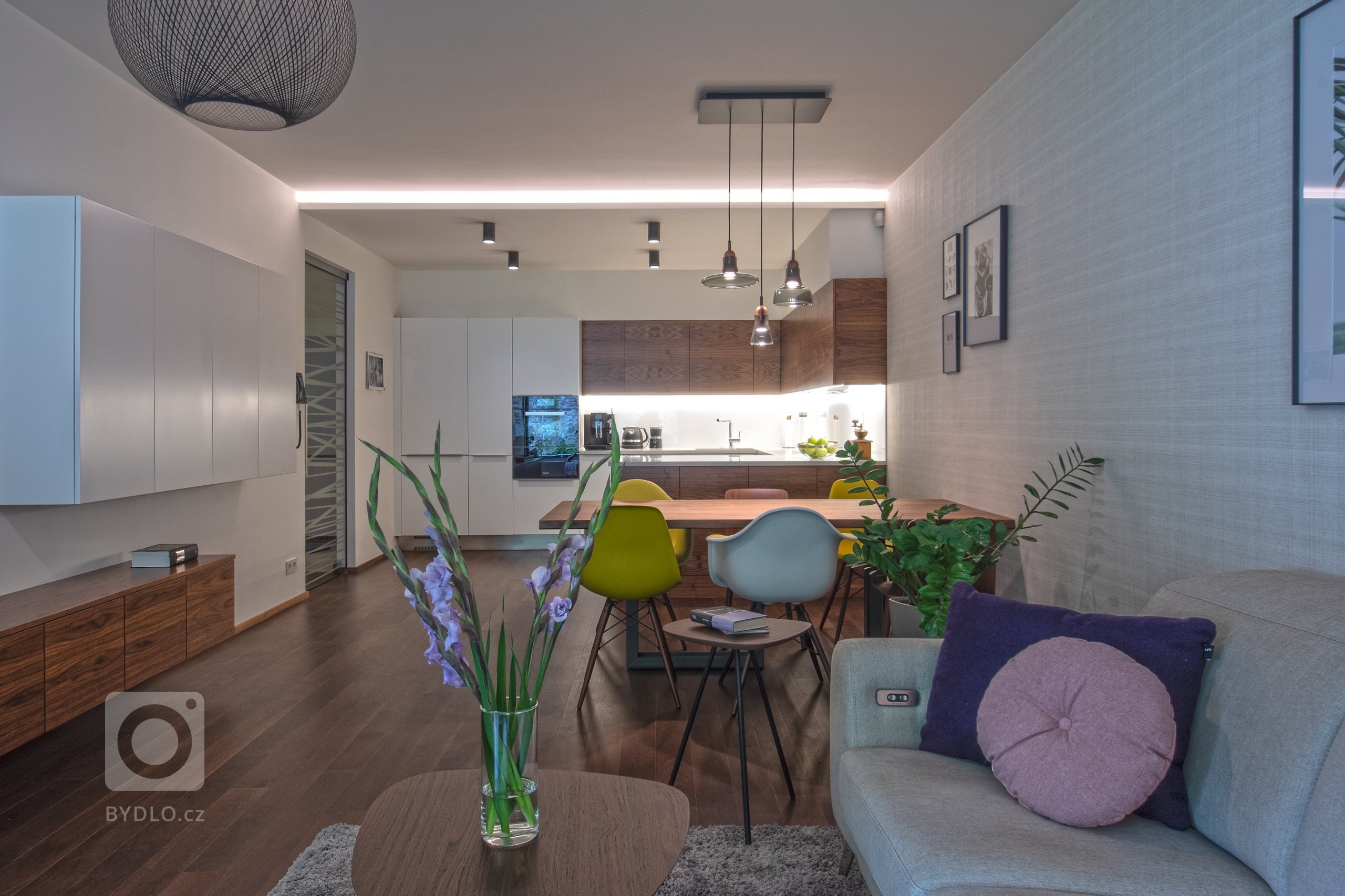 Realizace interiéru bytu o velikosti 3+kk nacházejícího se v nově realizovaném rezidenčním objektu v Praze je vytvořený s ohledem na maximální funkčnost,…