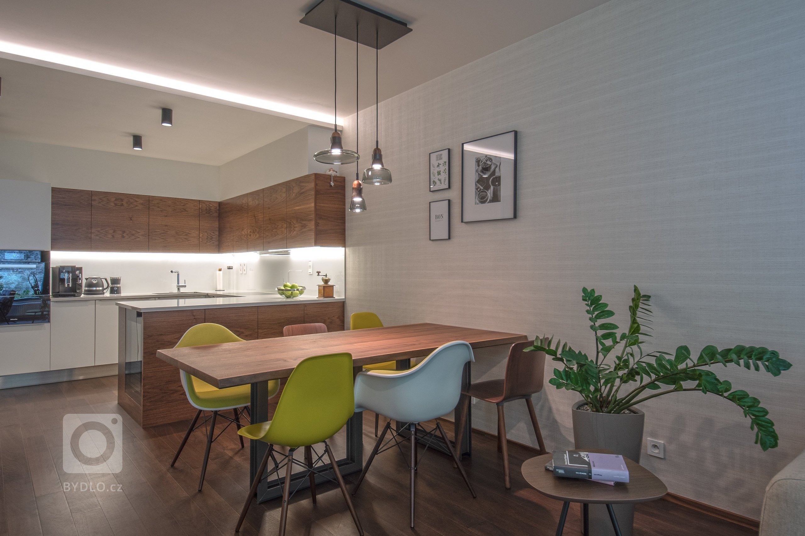 Realizace interiéru bytu o velikosti 3+kk nacházejícího se v nově realizovaném rezidenčním objektu v Praze je vytvořený s ohledem na maximální funkčnost,…