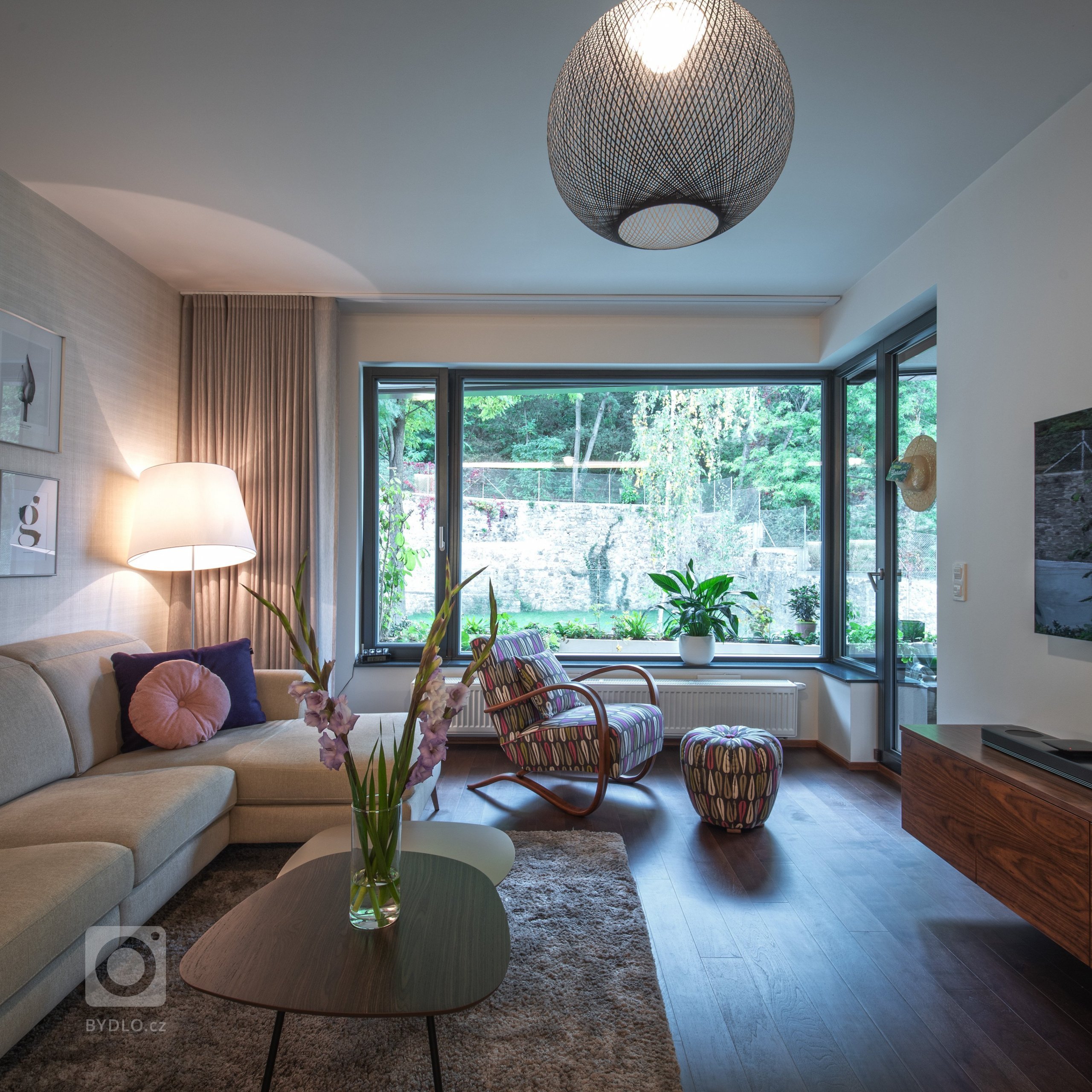 Realizace interiéru bytu o velikosti 3+kk nacházejícího se v nově realizovaném rezidenčním objektu v Praze je vytvořený s ohledem na maximální funkčnost,…