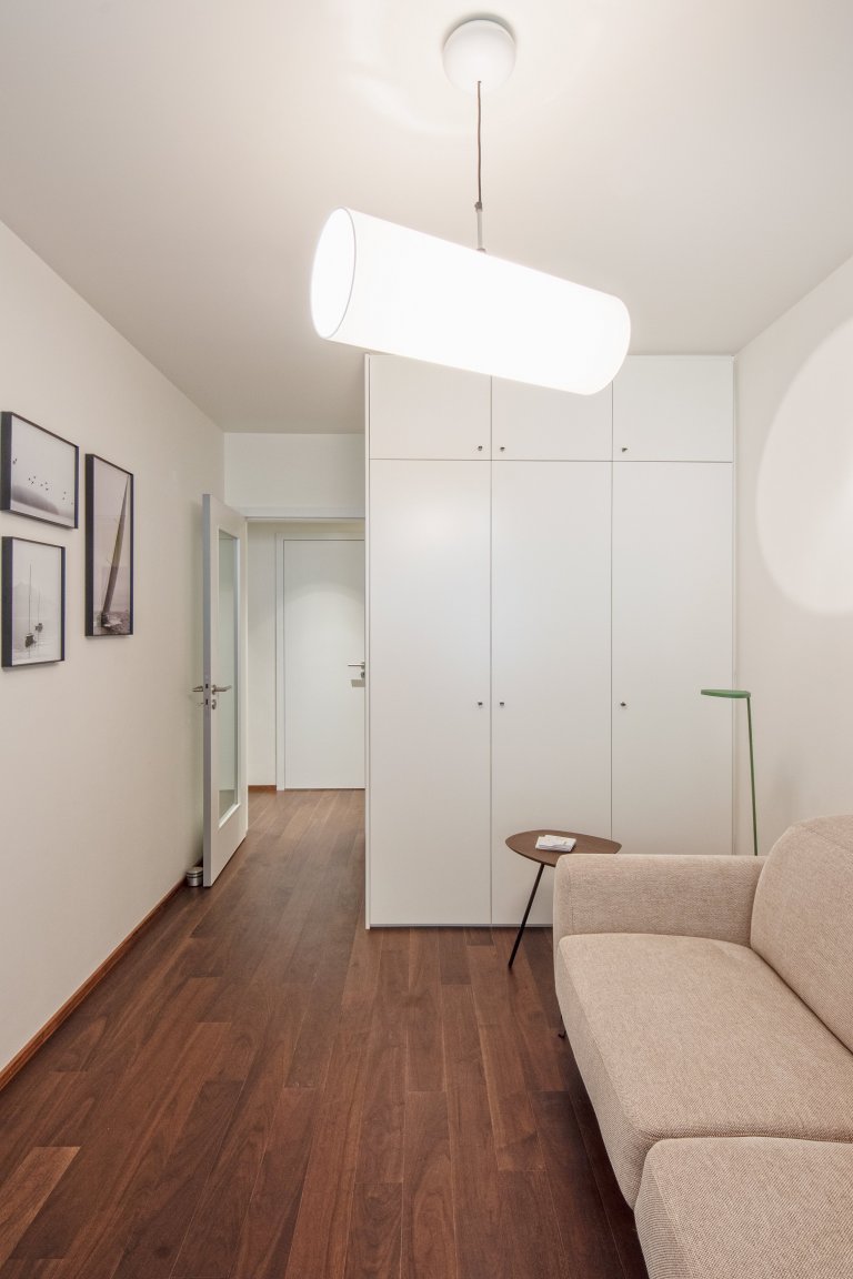 Realizace interiéru bytu o velikosti 3+kk nacházejícího se v nově realizovaném rezidenčním objektu v Praze je vytvořený s ohledem na maximální funkčnost,…