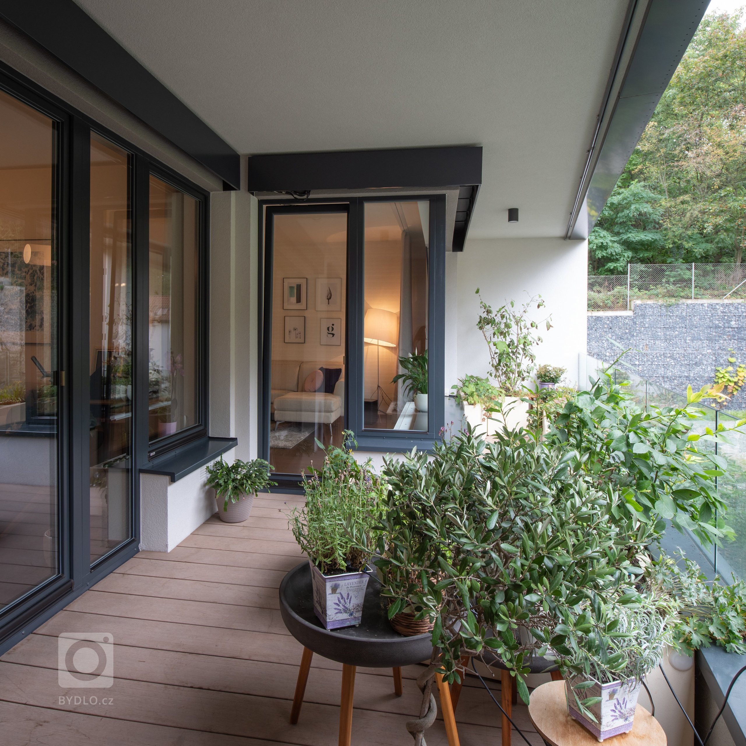 Realizace interiéru bytu o velikosti 3+kk nacházejícího se v nově realizovaném rezidenčním objektu v Praze je vytvořený s ohledem na maximální funkčnost,…