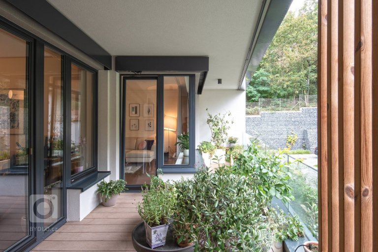 add picture to album