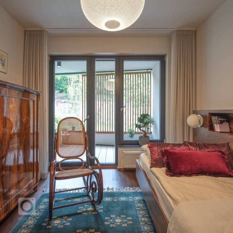 add picture to album