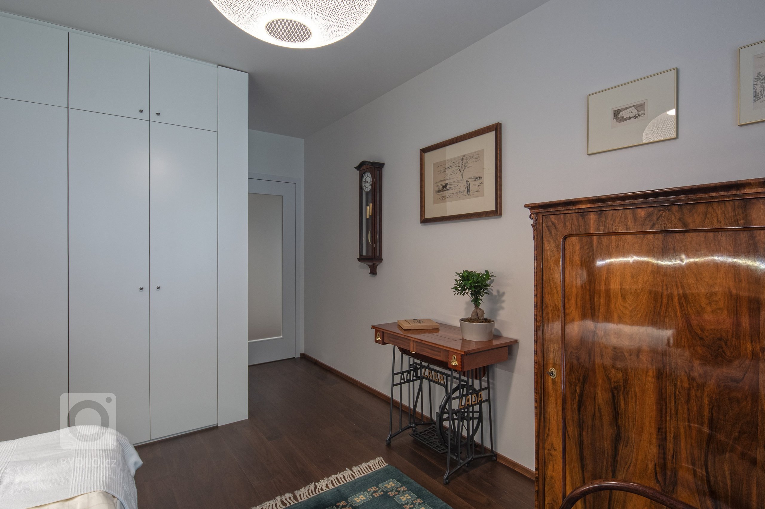 Realizace interiéru bytu o velikosti 3+kk nacházejícího se v nově realizovaném rezidenčním objektu v Praze je vytvořený s ohledem na maximální funkčnost,…