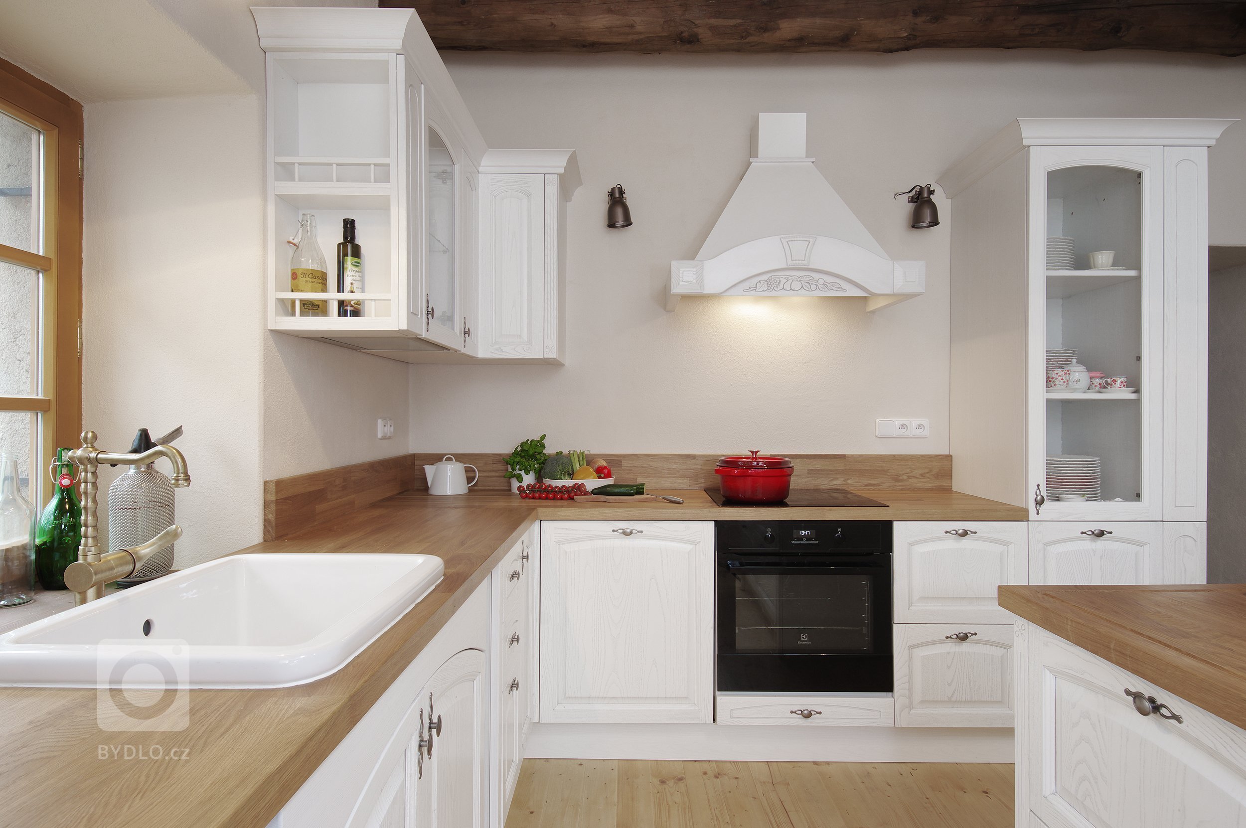 Starý kamenný dům ve středočeské obci Slapy býval původně obydlím nadlesního. Až pak se z něj stala letní chalupa a ještě později místo, které může sloužit…