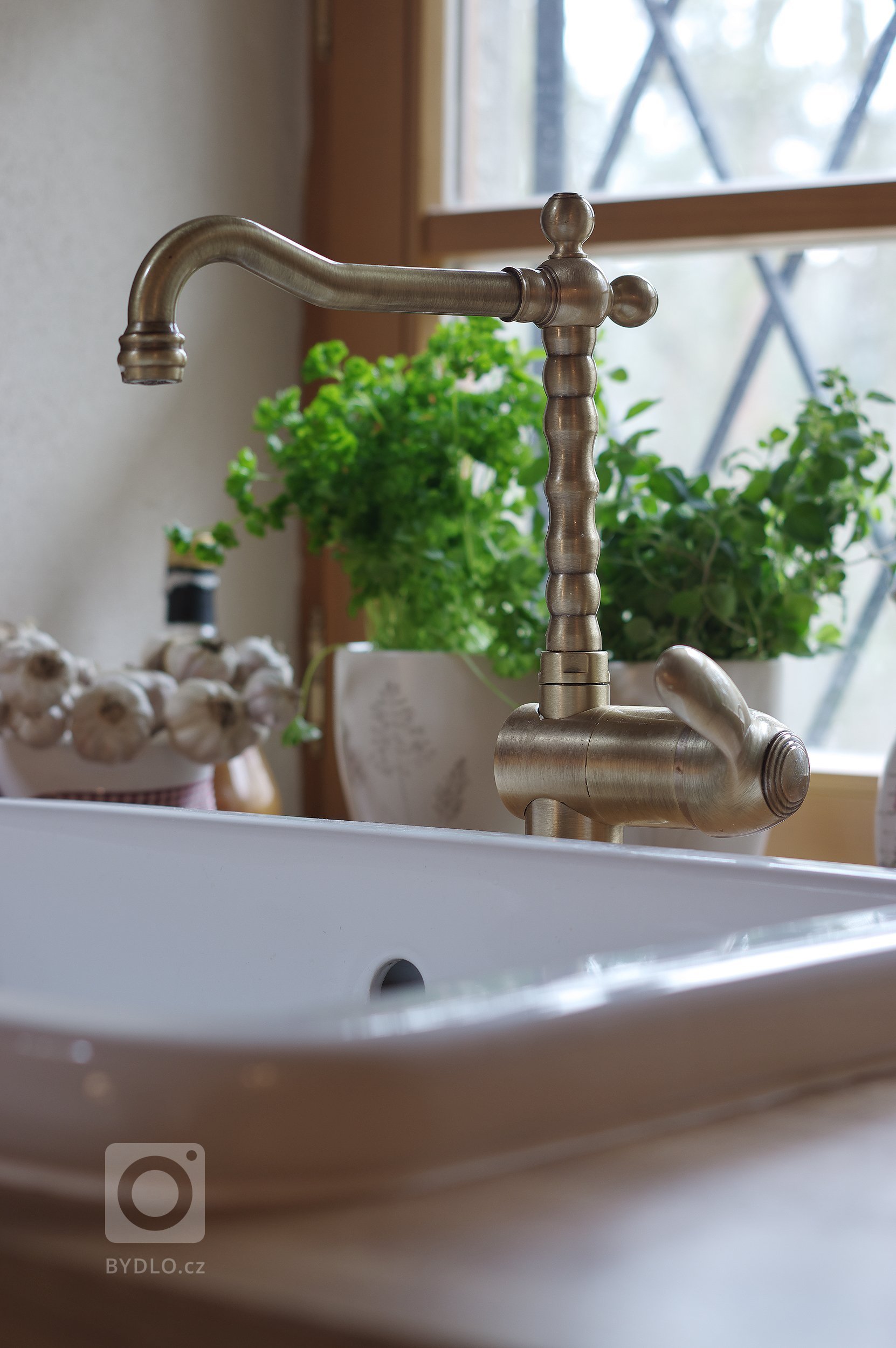 Starý kamenný dům ve středočeské obci Slapy býval původně obydlím nadlesního. Až pak se z něj stala letní chalupa a ještě později místo, které může sloužit…