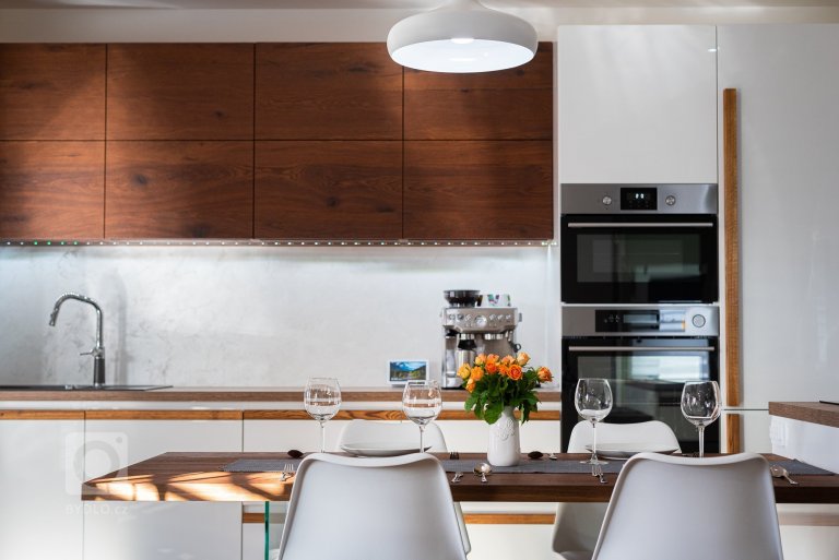 add picture to album