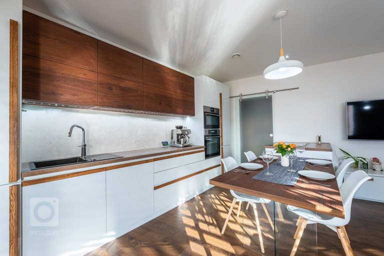 add picture to album