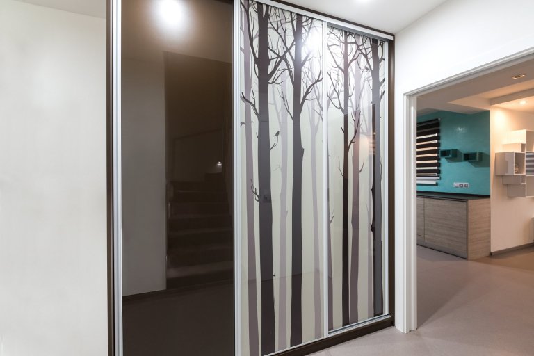 Tyrkysová.&nbsp;Pojmenování barvy je odvozeno od tyrkysu,&nbsp;kamene, který byl pro staré civilizace posvátný, přinášející štěstí a ochranu.&nbsp;V&nbsp…