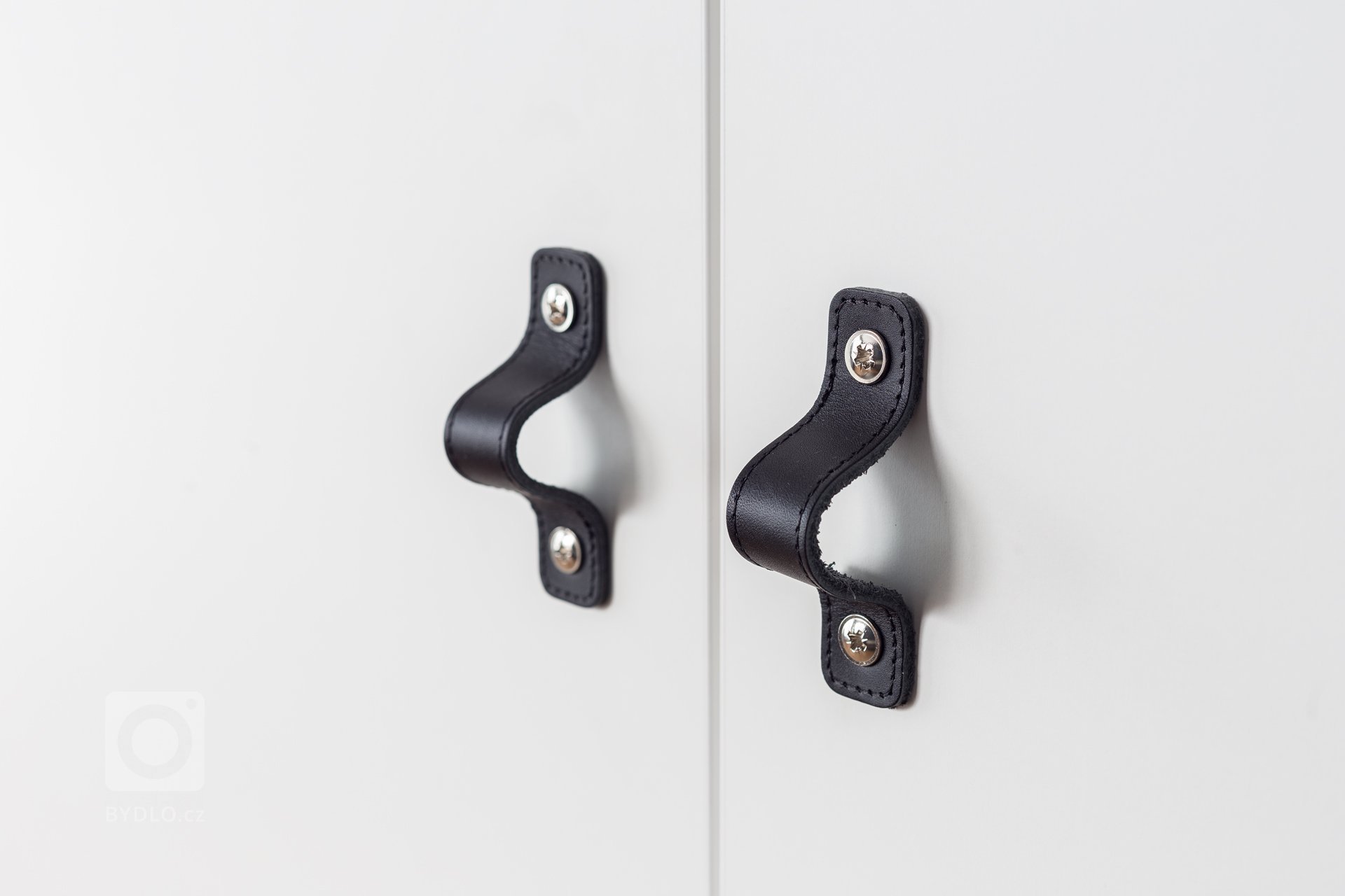 Kombinace bílá s dekorem dřeva je nesmrtelná. O tom vůbec nebudu diskutovat. Ale v tomto projektu byl zákaz &ldquo; bílé&ldquo;. Jsem za to ráda.

Úkol…