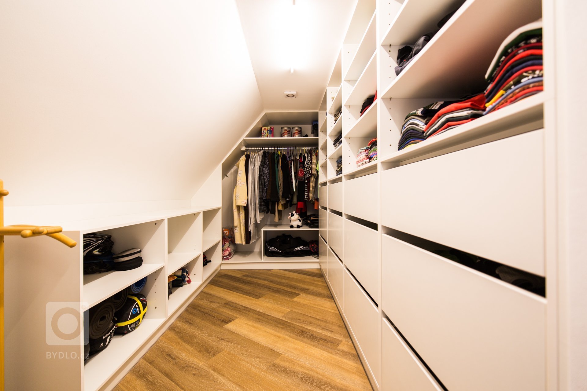 Realizace projektu, od prvotní vizualizace až po kompletní realizaci, trvala 2 roky.
Asymetričnost tohoto domu vypovídá o&nbsp;povaze a životním stylu jejich…