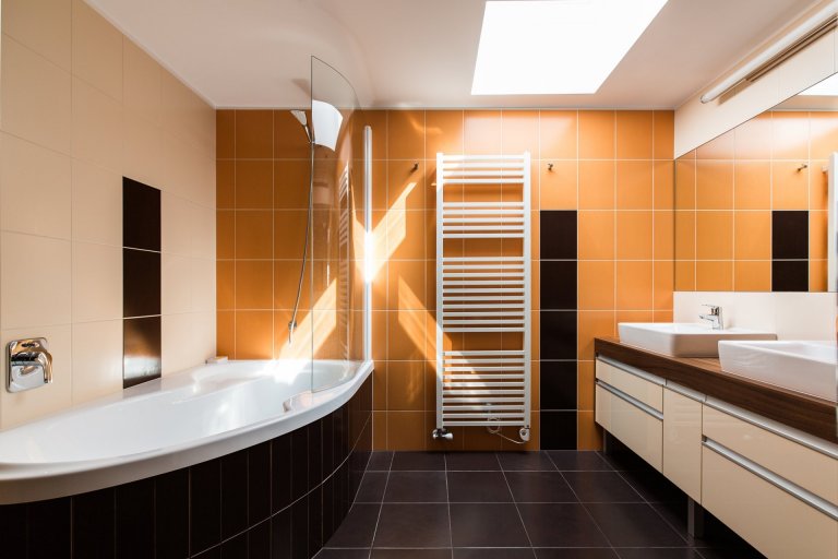 Realizace projektu, od prvotní vizualizace až po kompletní realizaci, trvala 2 roky.
Asymetričnost tohoto domu vypovídá o&nbsp;povaze a životním stylu jejich…