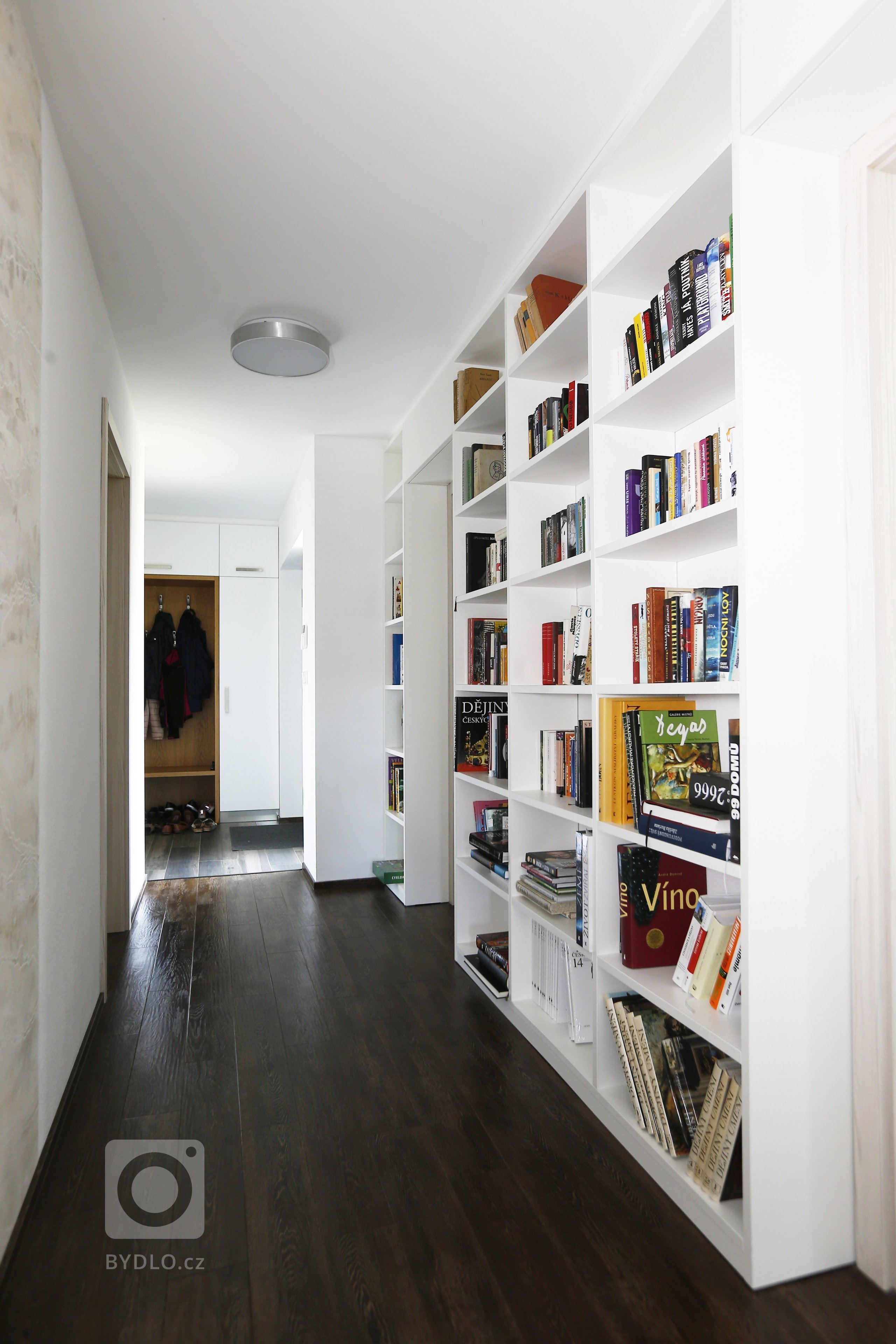 Rodinný dům v Uhřiněvsi&nbsp; je určen pro bydlení 4&ndash; členné rodiny. Zastavěná plocha činí 180,83 m2 z toho RD 167,23 m2, sklad 13,60 m2.
Celková užitná…