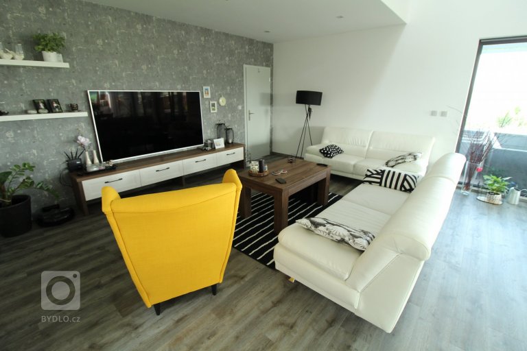 add picture to album