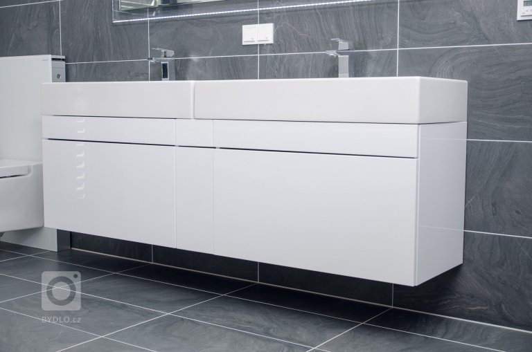 add picture to album