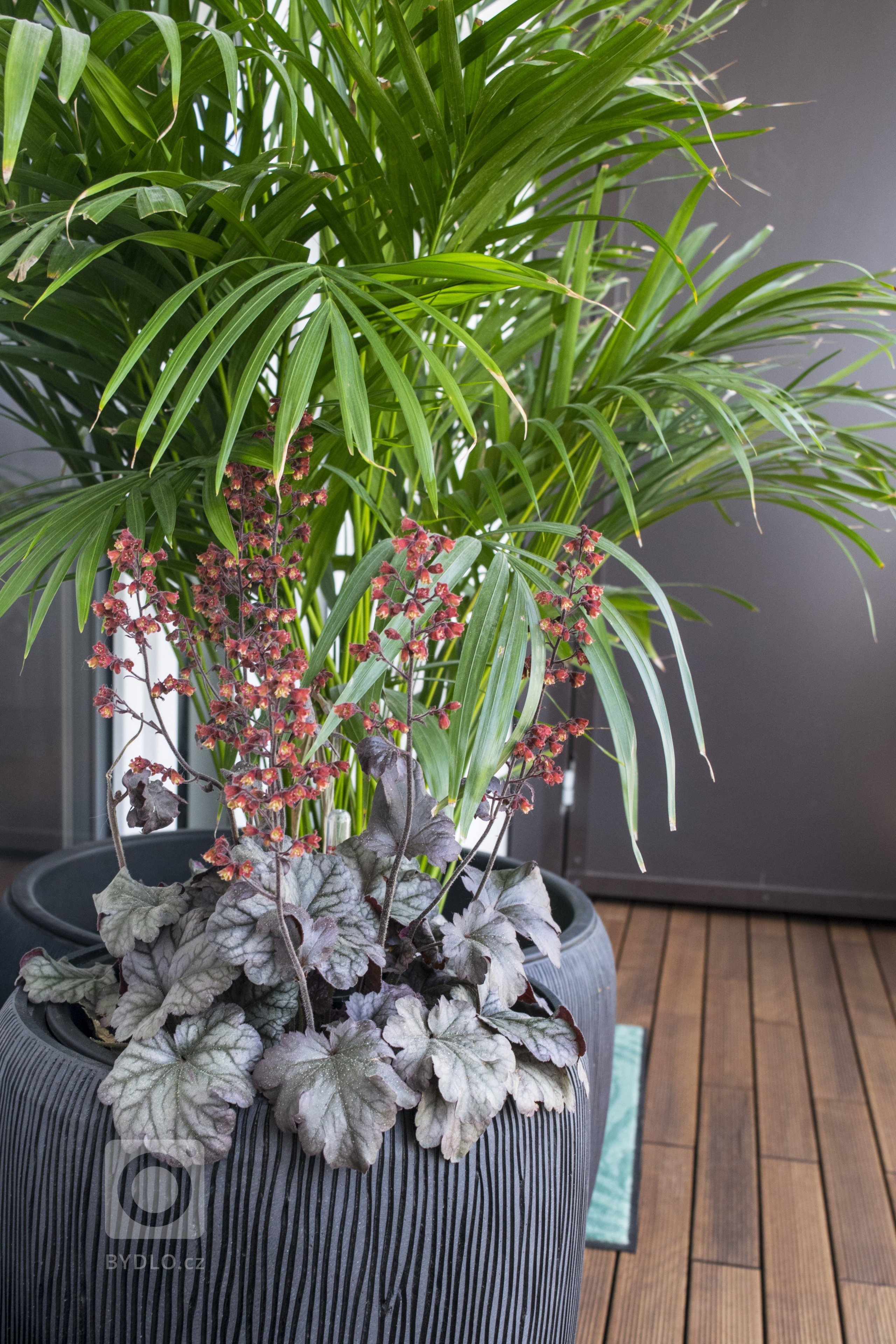 Naše zákaznice Klára to vyřešila zatím takto. Podlahu spolu s manželem položili společně
