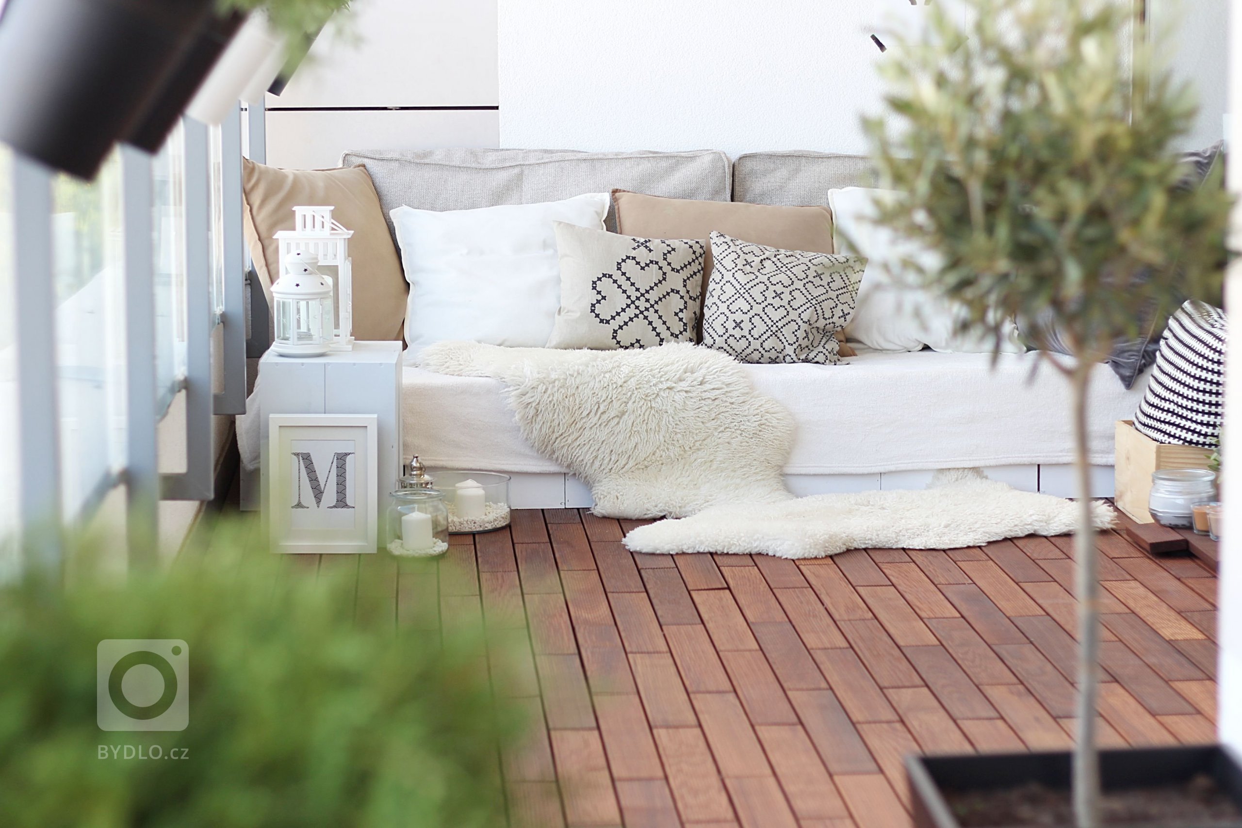 Moderní lodžie nabídnou prostor navíc, zlepší i&nbsp;ráz domu a jsou místem, kde můžeme odpočívat, pěstovat květiny, pít kávu, prostě žít. A&nbsp;když prostor…