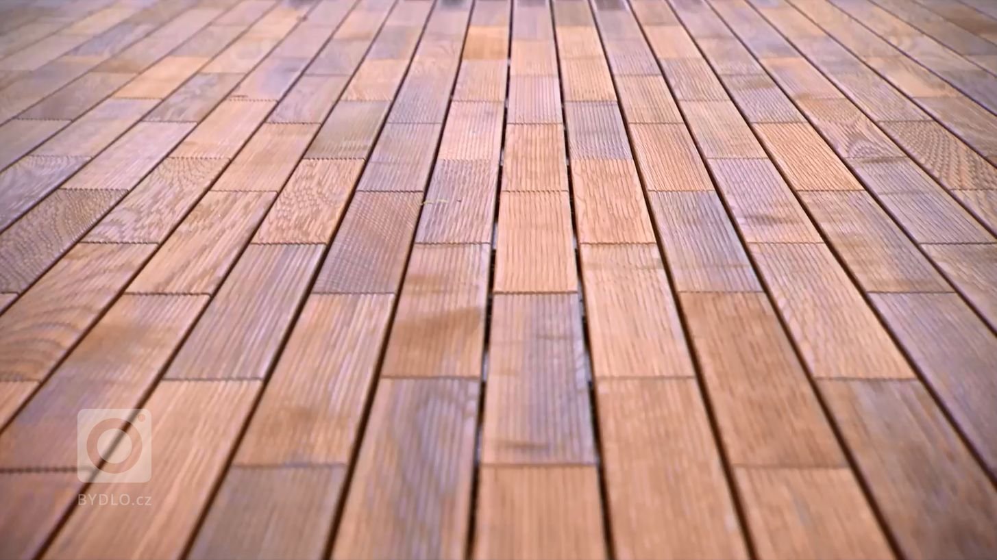 Terasový systém GUMI &nbsp;jediným řešením svého druhu na trhu: masivní přírodní dřevo s tloušťkou 21 mm, které nepotřebuje trvalou instalaci na povrch a…