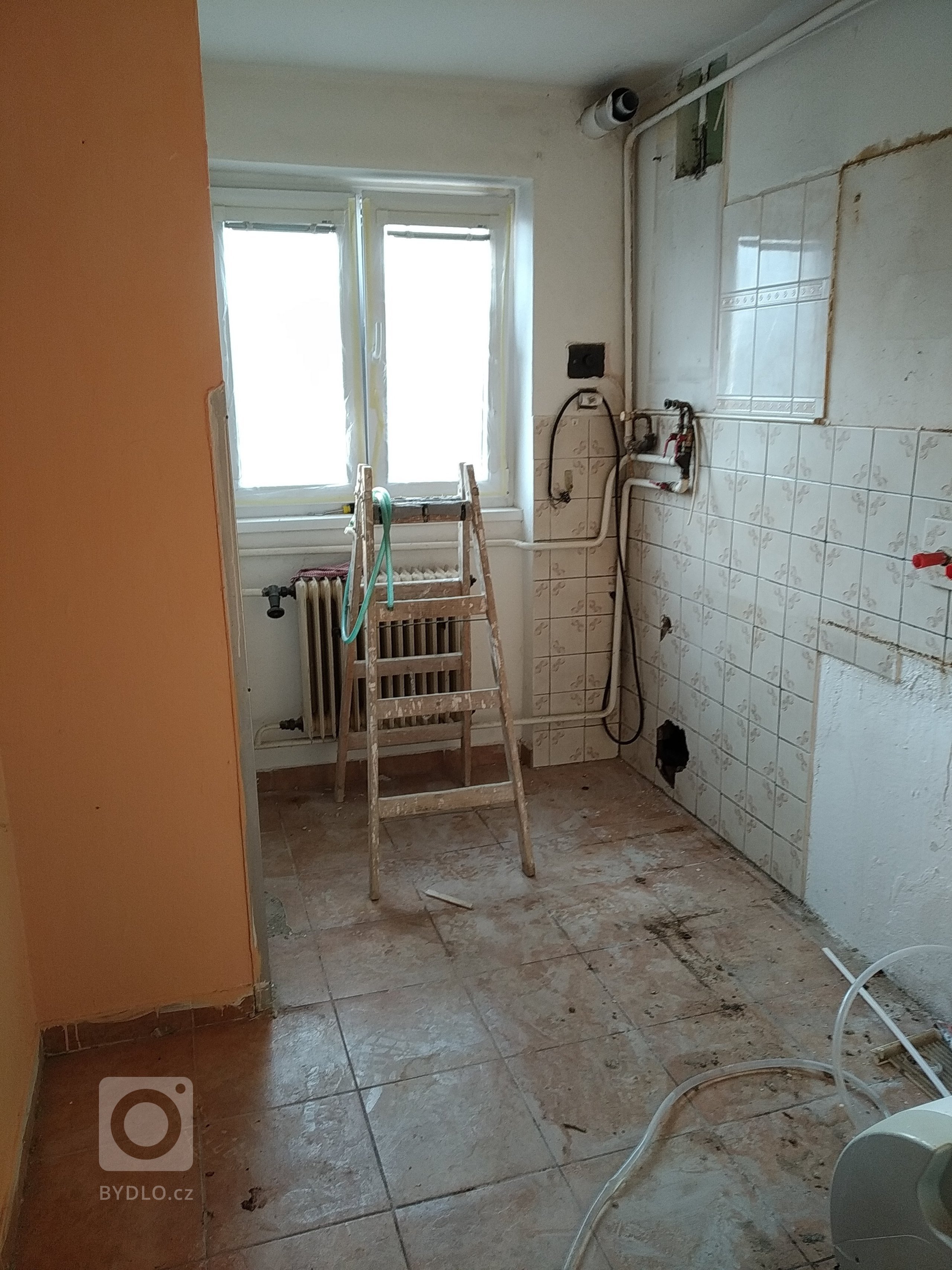 Byt s celkovou výměrou pouhých 56m2&nbsp;majitelům ve svém původním stavu již nevyhovoval. Problematický byl&nbsp;technický stav, tak hlavně i dispozice bytu.…