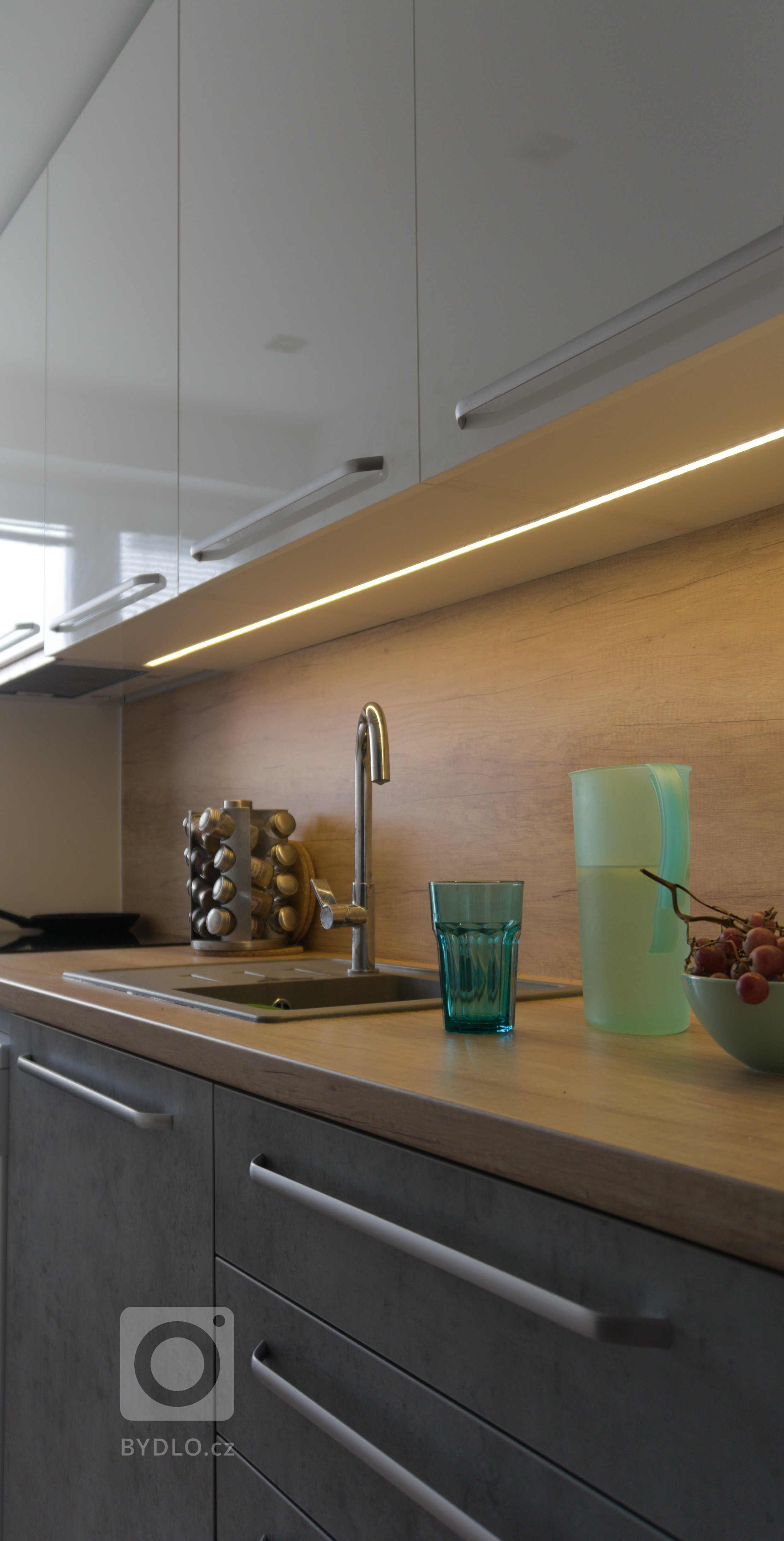 Byt s celkovou výměrou pouhých 56m2&nbsp;majitelům ve svém původním stavu již nevyhovoval. Problematický byl&nbsp;technický stav, tak hlavně i dispozice bytu.…