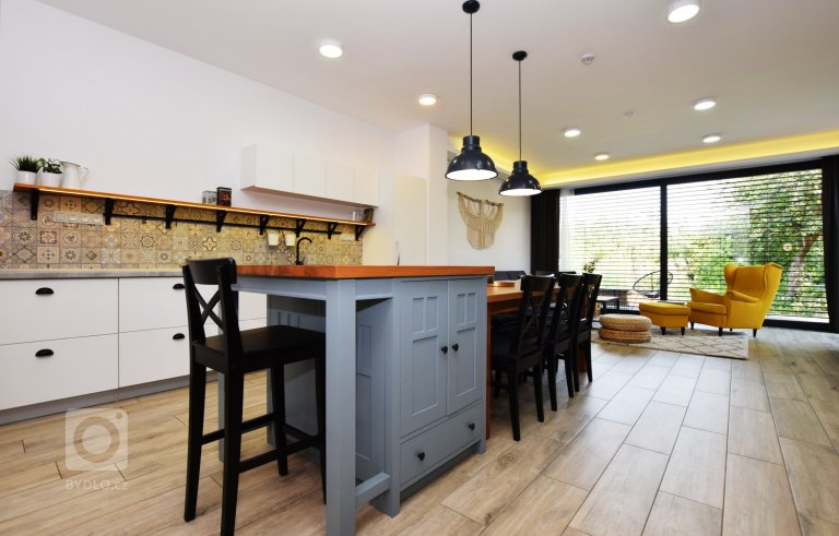 add picture to album