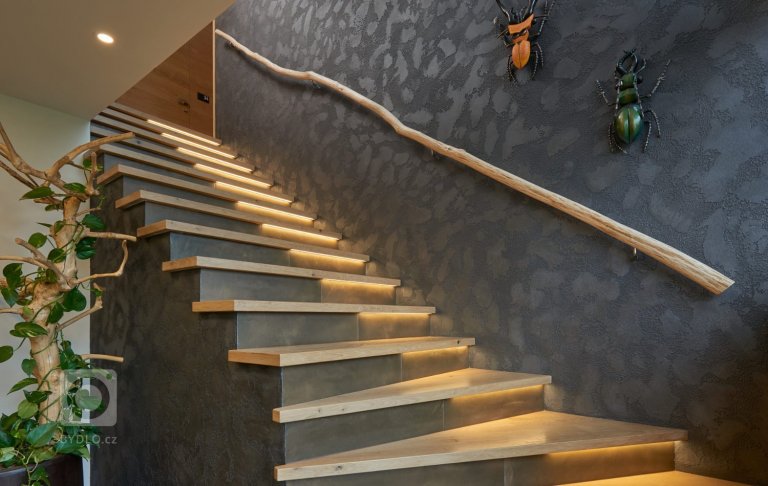 add picture to album