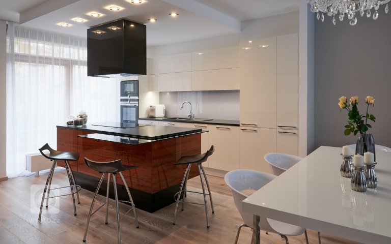 add picture to album