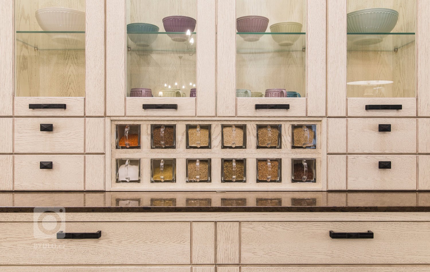 Nádherný stylový dom, který jsme v poslední době vybavovali na klíč. Jde o&nbsp; skvostný dům s řadou našeho rustikálního nábytku a s nespočtem dveří.&nbsp…