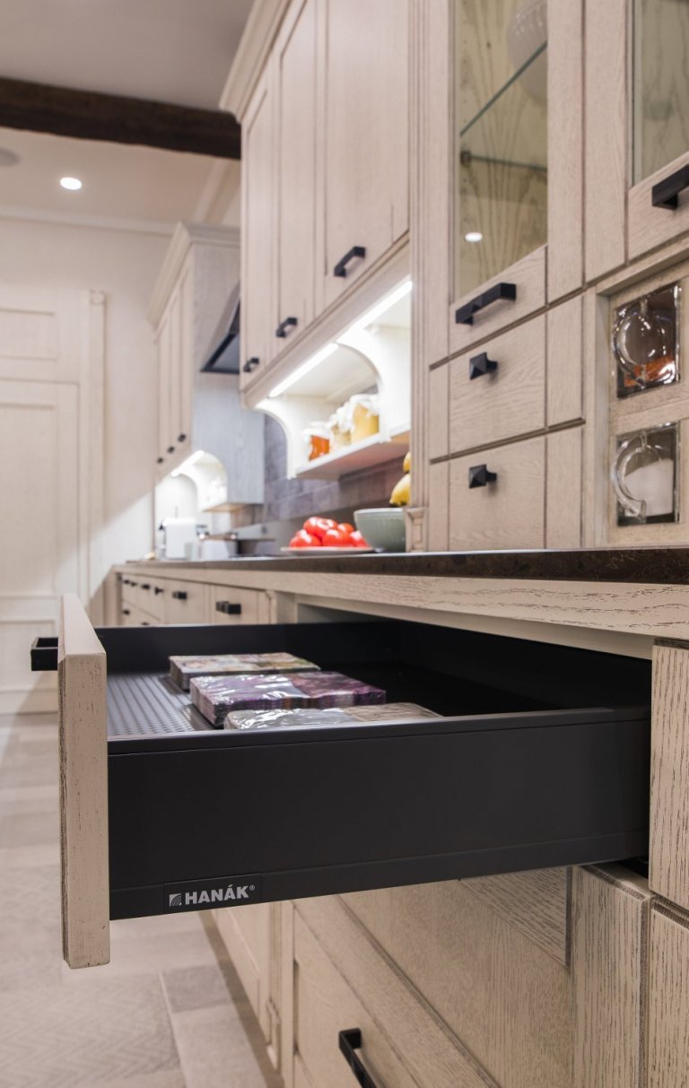 Nádherný stylový dom, který jsme v poslední době vybavovali na klíč. Jde o&nbsp; skvostný dům s řadou našeho rustikálního nábytku a s nespočtem dveří.&nbsp…