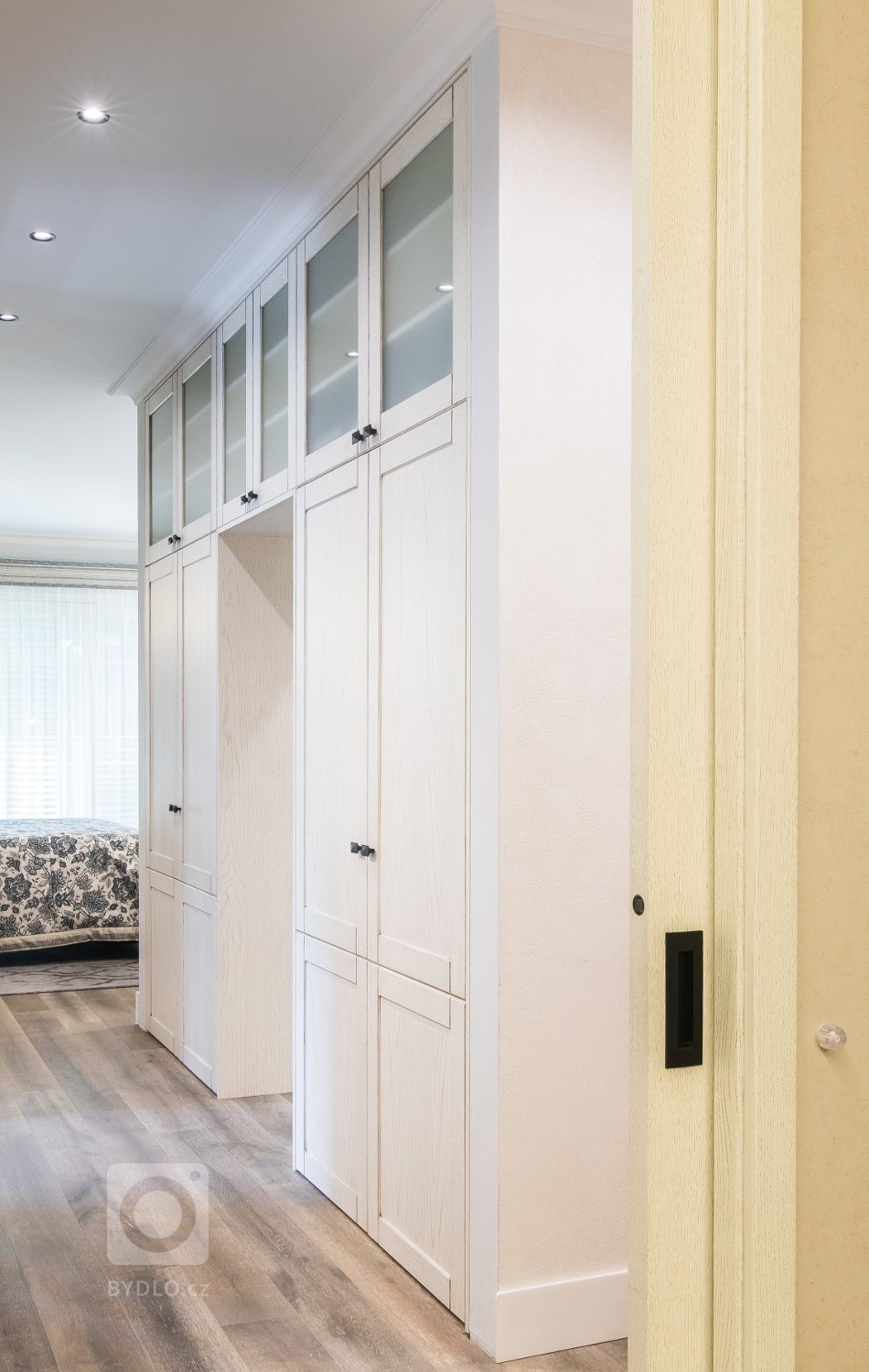 Nádherný stylový dom, který jsme v poslední době vybavovali na klíč. Jde o&nbsp; skvostný dům s řadou našeho rustikálního nábytku a s nespočtem dveří.&nbsp…