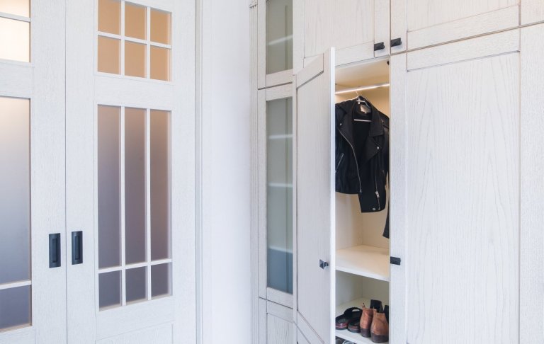 Nádherný stylový dom, který jsme v poslední době vybavovali na klíč. Jde o&nbsp; skvostný dům s řadou našeho rustikálního nábytku a s nespočtem dveří.&nbsp…