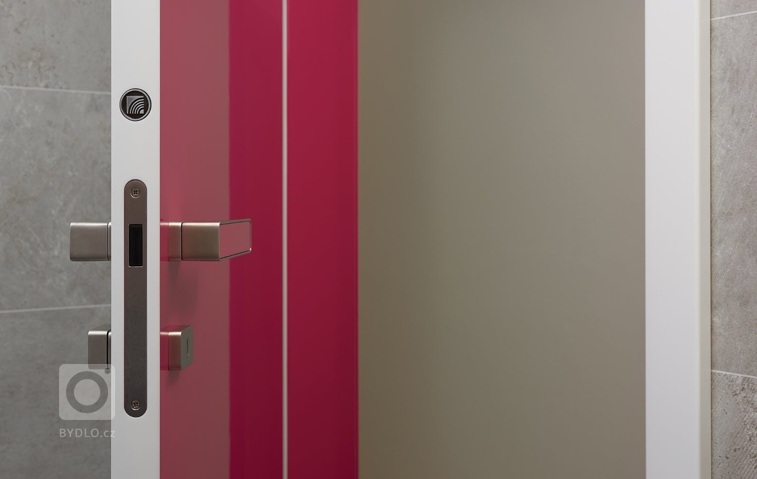 Venkovský dům s interiérem v oblíbeném řešení barev v kuchyních českých klientů. K bílým lakovaným plochám byla vybrána do kombinace dýha dub rustikal old.…