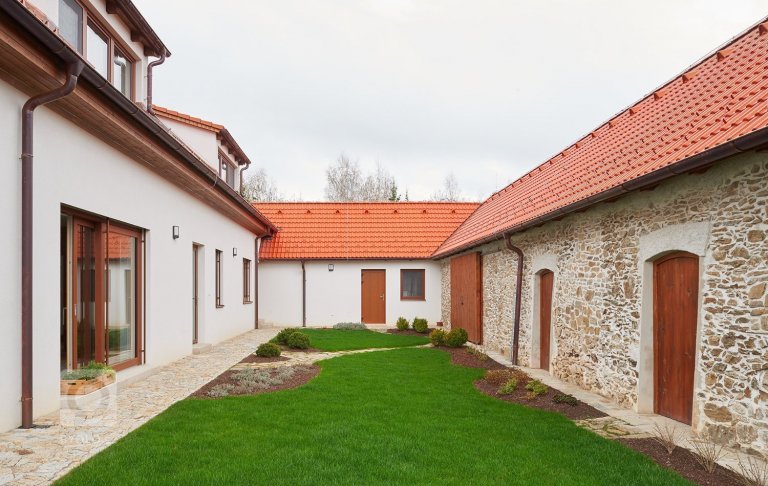 add picture to album