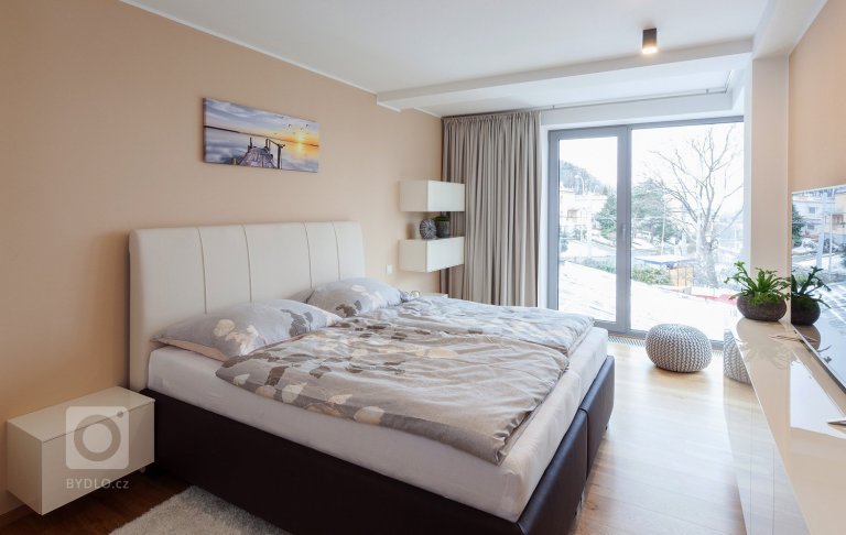 add picture to album