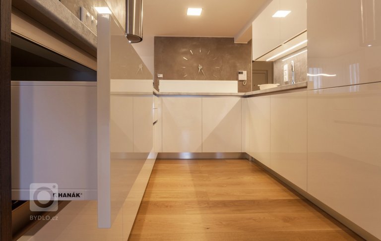 add picture to album