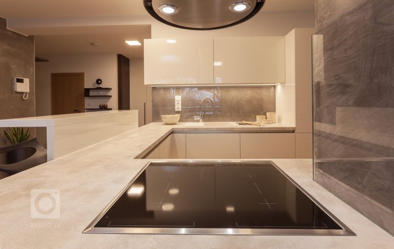 add picture to album